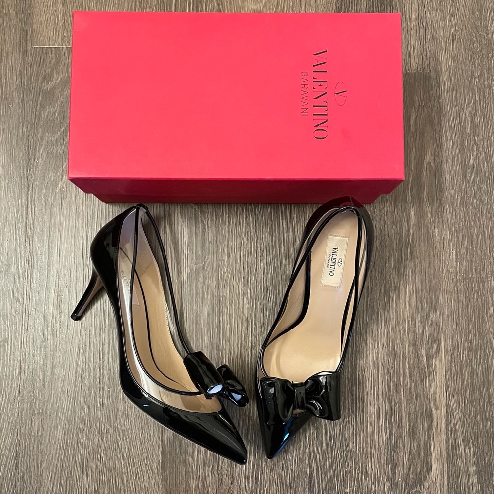 New Valentino patent pump with removable bow